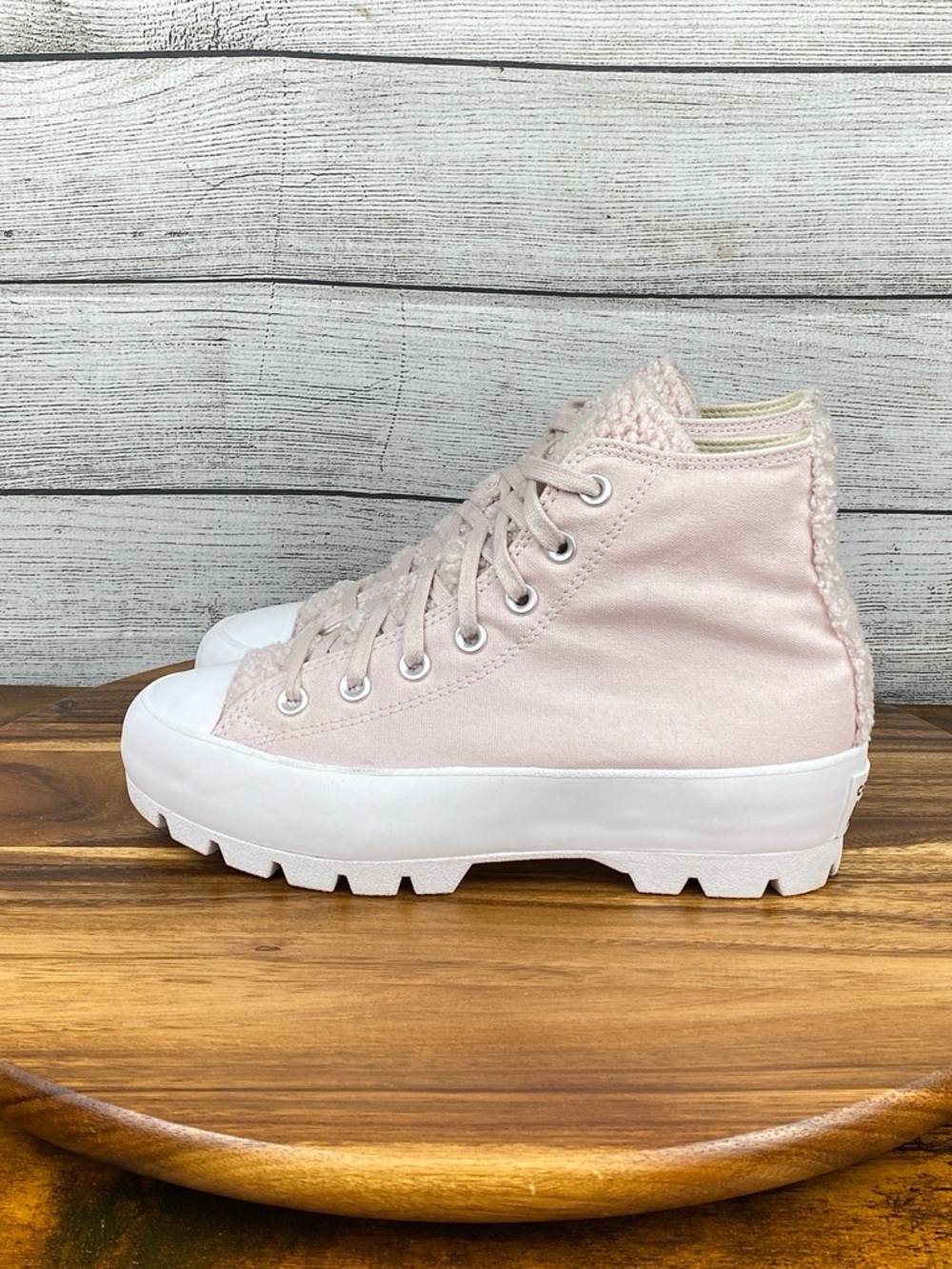 Converse Chuck Taylor All Star Lugged High Cozy Pink A04448C Women’s Shoe Size 8